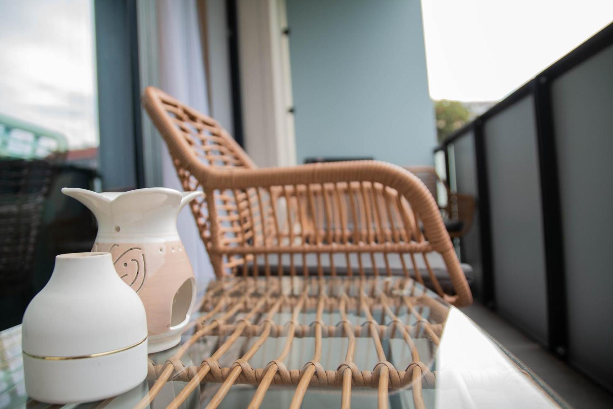 Newly Built Apartment With Balcony, Ac And Free Indoor Garage プラハ エクステリア 写真