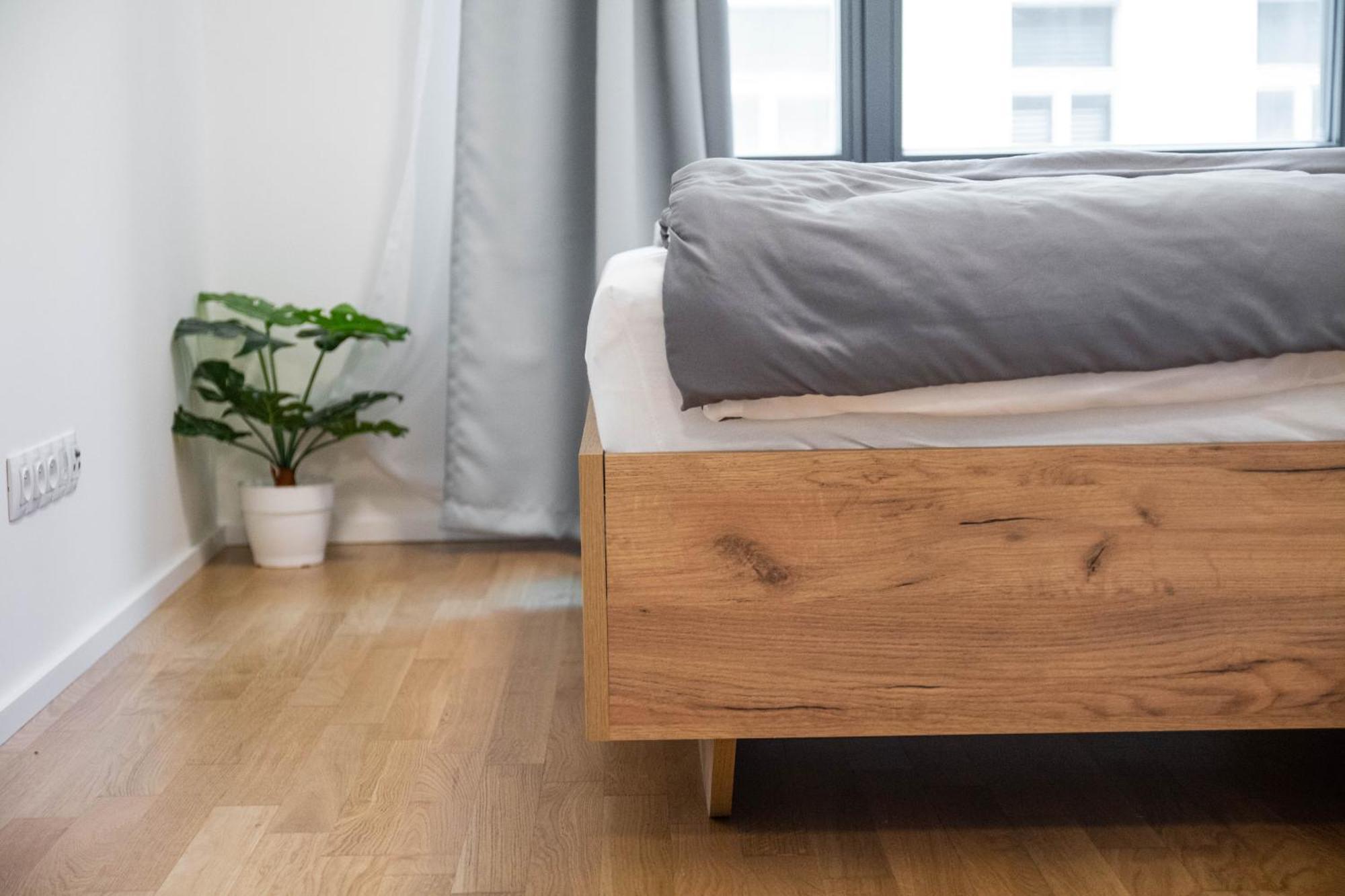 Newly Built Apartment With Balcony, Ac And Free Indoor Garage プラハ エクステリア 写真